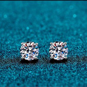 NWT Sterling Silver 0.5 ct. t.w. Moissanite Round Stud Earrings